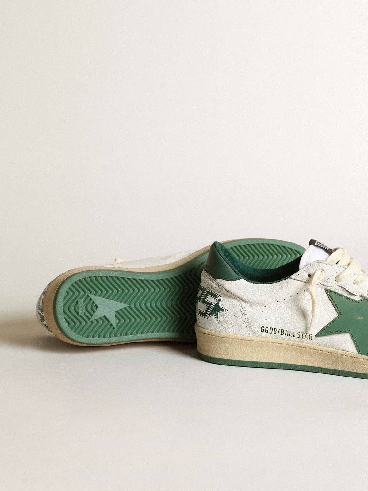 Golden Goose Ball Star homme en nappa blanc avec étoile verte