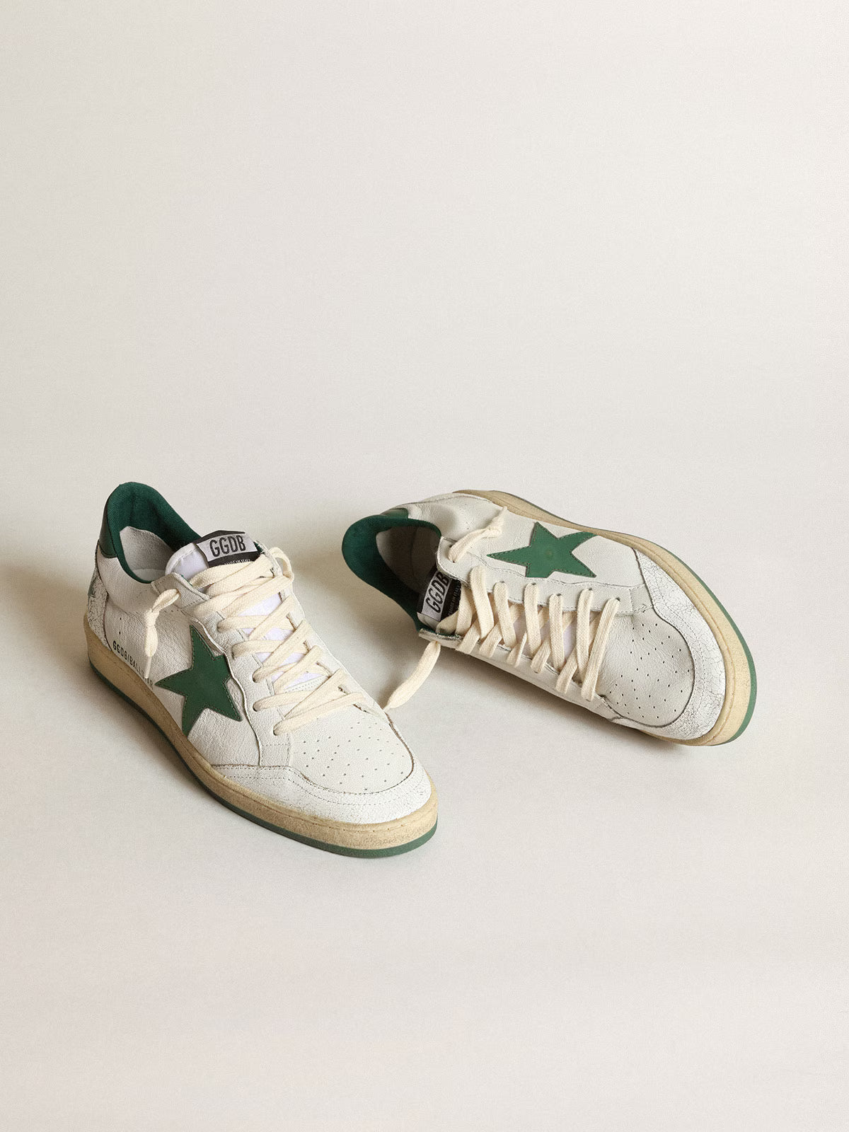 Golden Goose Ball Star homme en nappa blanc avec étoile verte